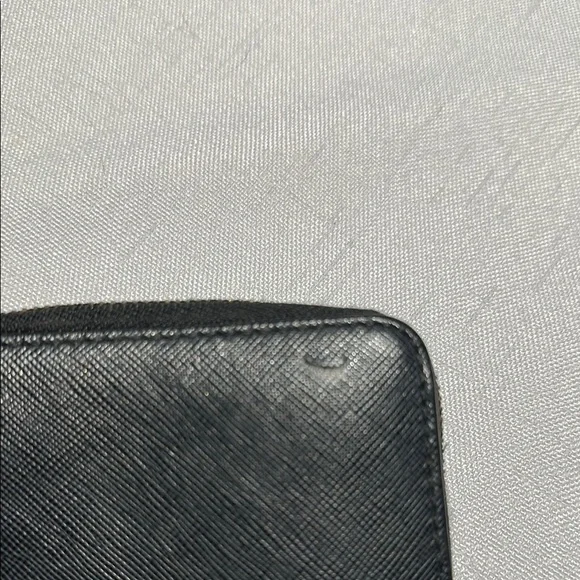 Tory Burch Black Wallet with Gold Logo - Picture 4 of 6